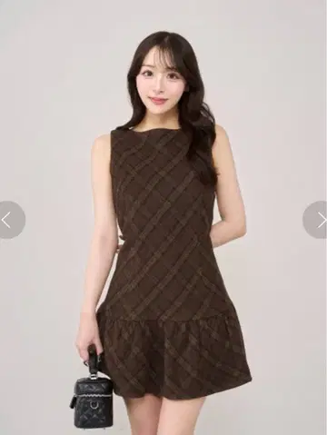 다리치 슬리브리스 브라운 계열 체크 미니 원피스