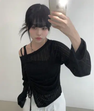 [ anyonemore ] 원 오프숄더 개더 리본 긴팔 티셔츠