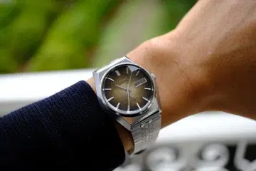 가동 SEIKO 5 데이데이트 표시 손목시계 브라운/실버