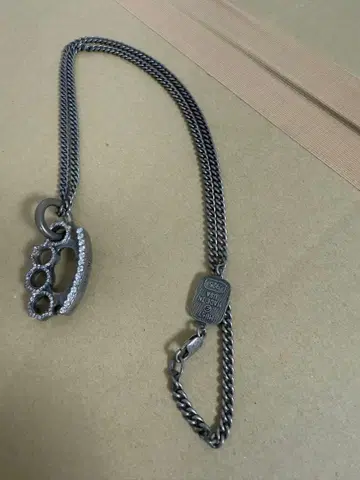 킹 베이비 너클 디자인 목걸이