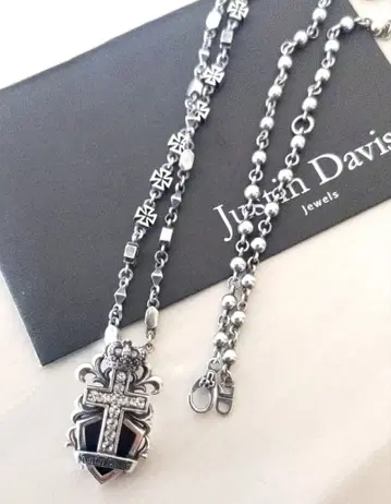 저스틴 데이비스 목걸이