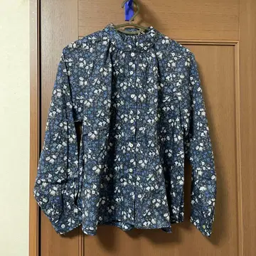 니임 리버티 둥근 카라 블라우스 네이비 계열