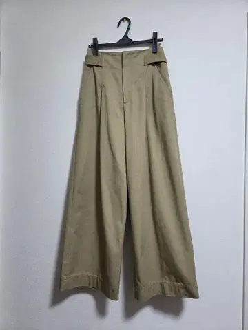 emmi atelier 사이드 벨트 치노 팬츠