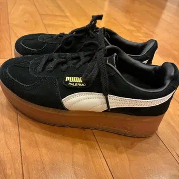 새상품급! PUMA PALERMO 블랙/화이트 통굽 스니커즈