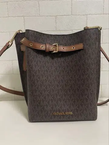 MICHAEL KORS 브라운 숄더백 새상품급