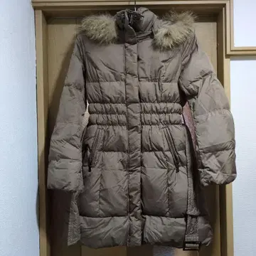 후드 부착 베이지 다운 자켓 D