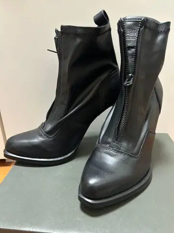 블랙 앵클부츠 하이힐 지퍼