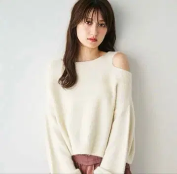 cocodeal 라쿤 오프숄더 니트