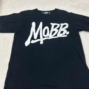 MoBB. 블랙 T셔츠