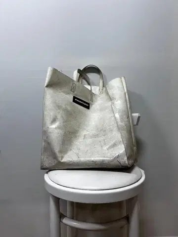 플라이 택 화이트 토트