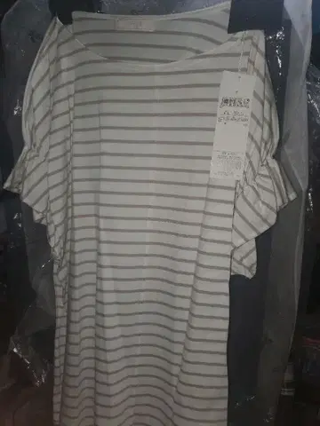 새상품 ANY SIS 스트라이프 프릴 슬리브 T셔츠 면 100%