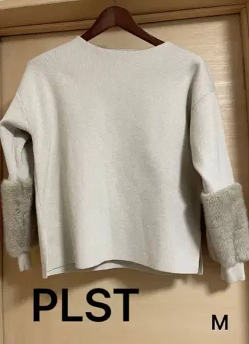 [ 새상품급 ] PLST M 플라스테 인조 모피 소매 니트 베이지