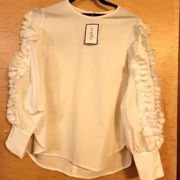 trefle 프릴 장식 화이트 긴팔 셔츠