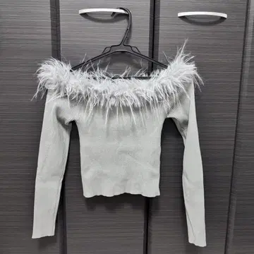 SNIDEL 오프숄더 인조 모피 도킹 풀오버