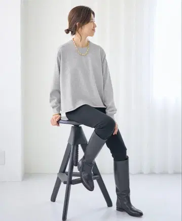 이에나 라이트 그레이 긴팔 니트