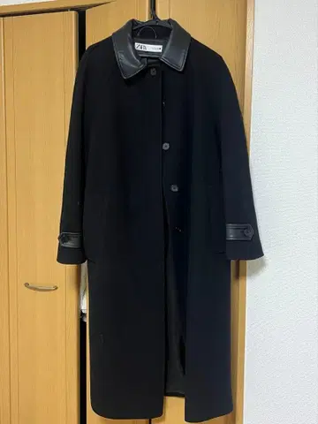 ZARA 블랙 롱 코트 가죽 옷깃