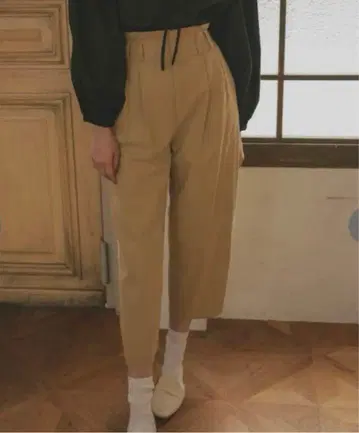 unminou 컬러 턱 팬츠(BEIGE)