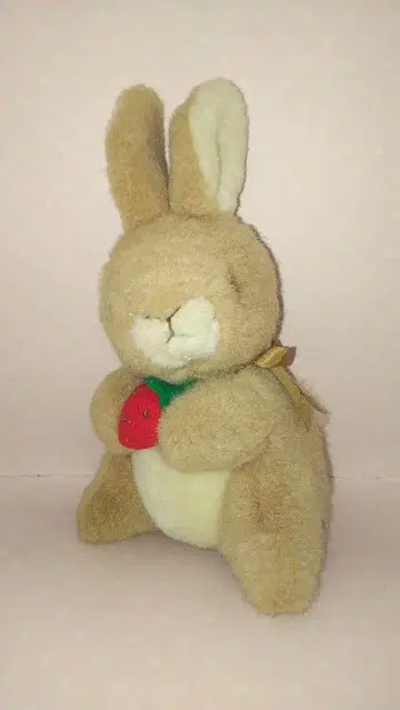 쇼와 레트로 봉제 인형 삼영 딸기를 든 토끼 토끼 빈티지