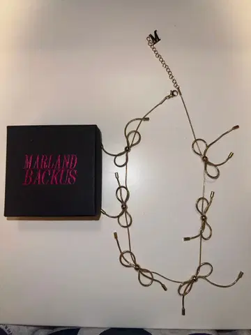 MARLAND BACKUS BOW NECKLACE 골드