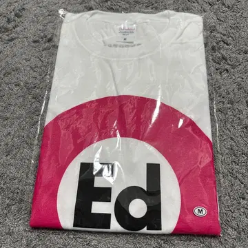 에도선 에드 시런 콜라보 T셔츠 화이트 화이트 M 사이즈 새상품