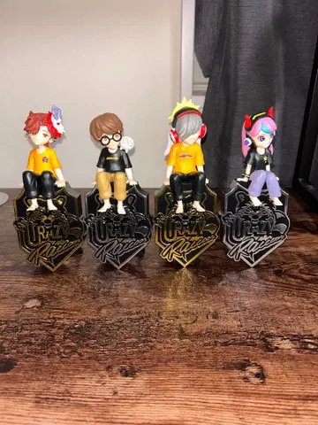 URAZY 피규어 4체 세트