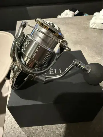 시마노 18 스텔라 C3000SHG