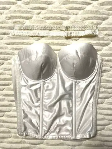 Triumph 화이트 코르셋 F70