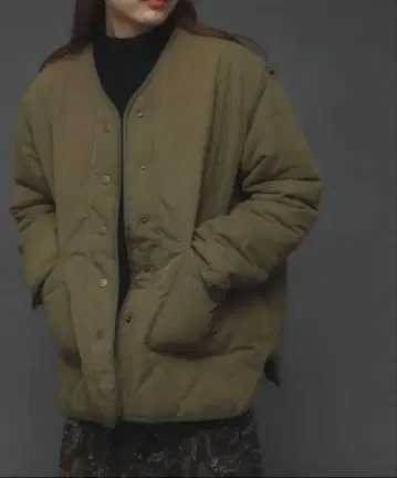 SENSE OF PLACE 퀼팅 노카라 숏코트 카키