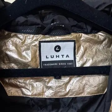 LUHTA 골드 후드 부착 다운 자켓