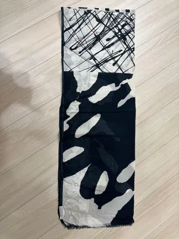 피에르 루이 마시아 스카프