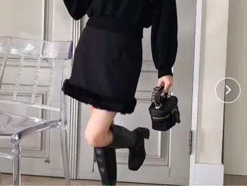 MIIA 인조 모피 미니 스커트 블랙