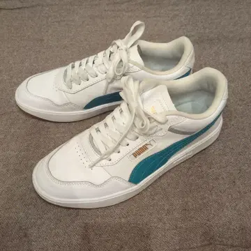 PUMA 화이트/터콰이즈 스니커즈