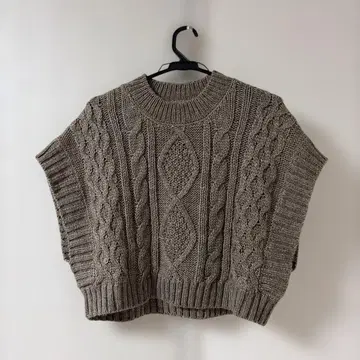 케이블 짜임 니트 베스트