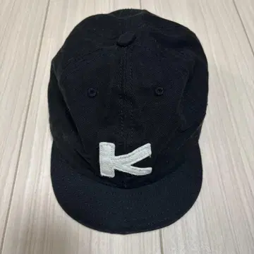 KAVU 블랙 캡 K 자수