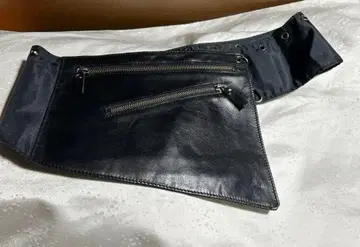 미사용 새상품 지우 블랙 가죽 웨스트 파우치