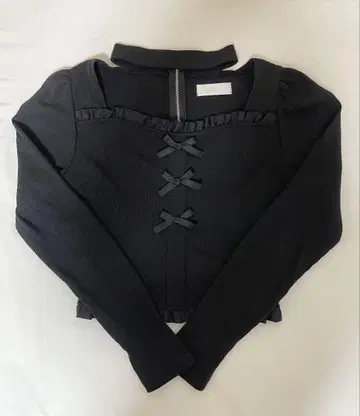 pium 피움 프론트 리본 초커 티셔츠 블랙