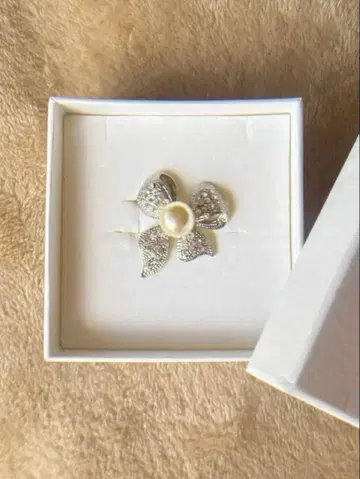 반돔 부티크 리본에 펄이 달린 멋진 브로치 VENDOME 겨울 펄