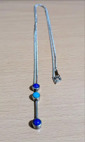 실버 목걸이, 터콰이즈와 자수정 장식