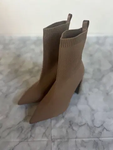 새상품급 ZARA 삭스 부츠 카멜 24cm
