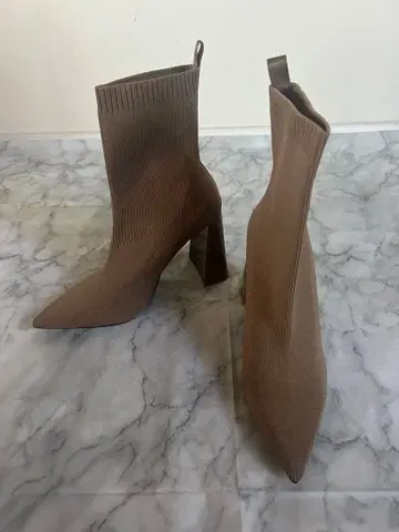 새상품급 ZARA 삭스 부츠 숏부츠 니트 부츠 카멜 24cm