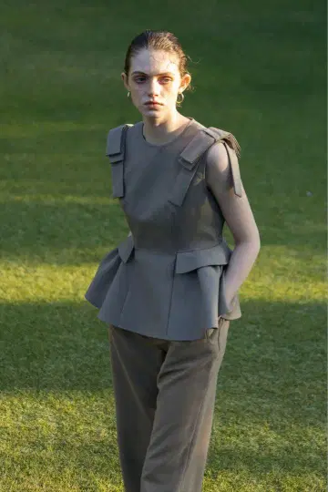 thetoe Korinthos Sleeveless Peplum