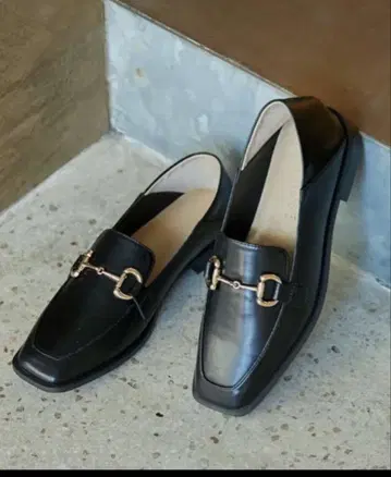 Whim Gazette THE PAUSE 비트 로퍼 발꿈치