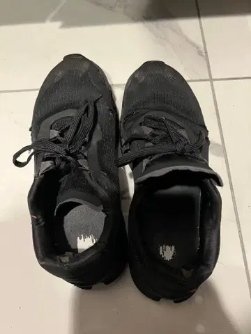 온 클라우드 몬스터 블랙 스니커즈 27cm
