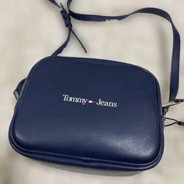 TOMMY JEANS
