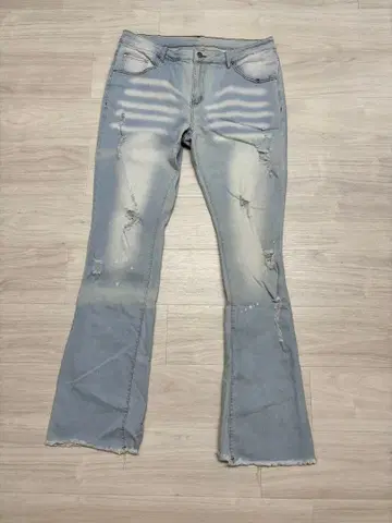 [ 미착용 새상품 ] 남성용 데님 데미지 가공 라이트 블루 플레어 팬츠