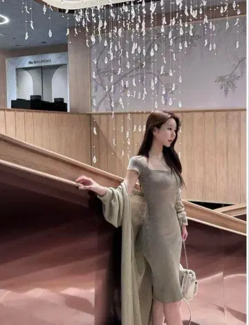 qung 스퀘어 넥 샤토 Ops 카키