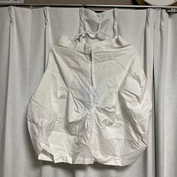 TypeService 화이트 벌룬 실루엣 스커트