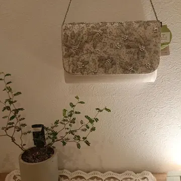 NOCTILUCA 비즈 자수 클러치백 화이트 파티백