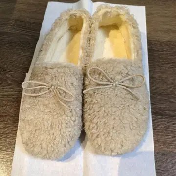 베이지 퍼 슬립온
