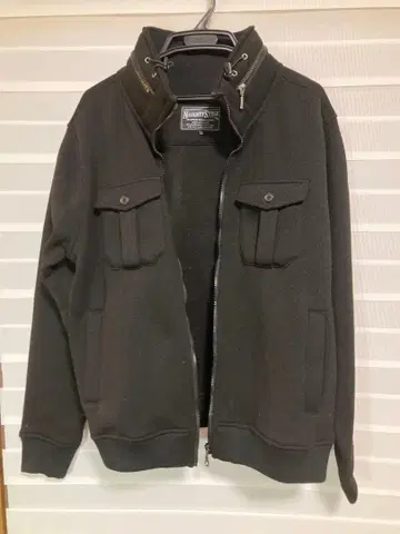 블랙 지퍼 달린 점퍼 M